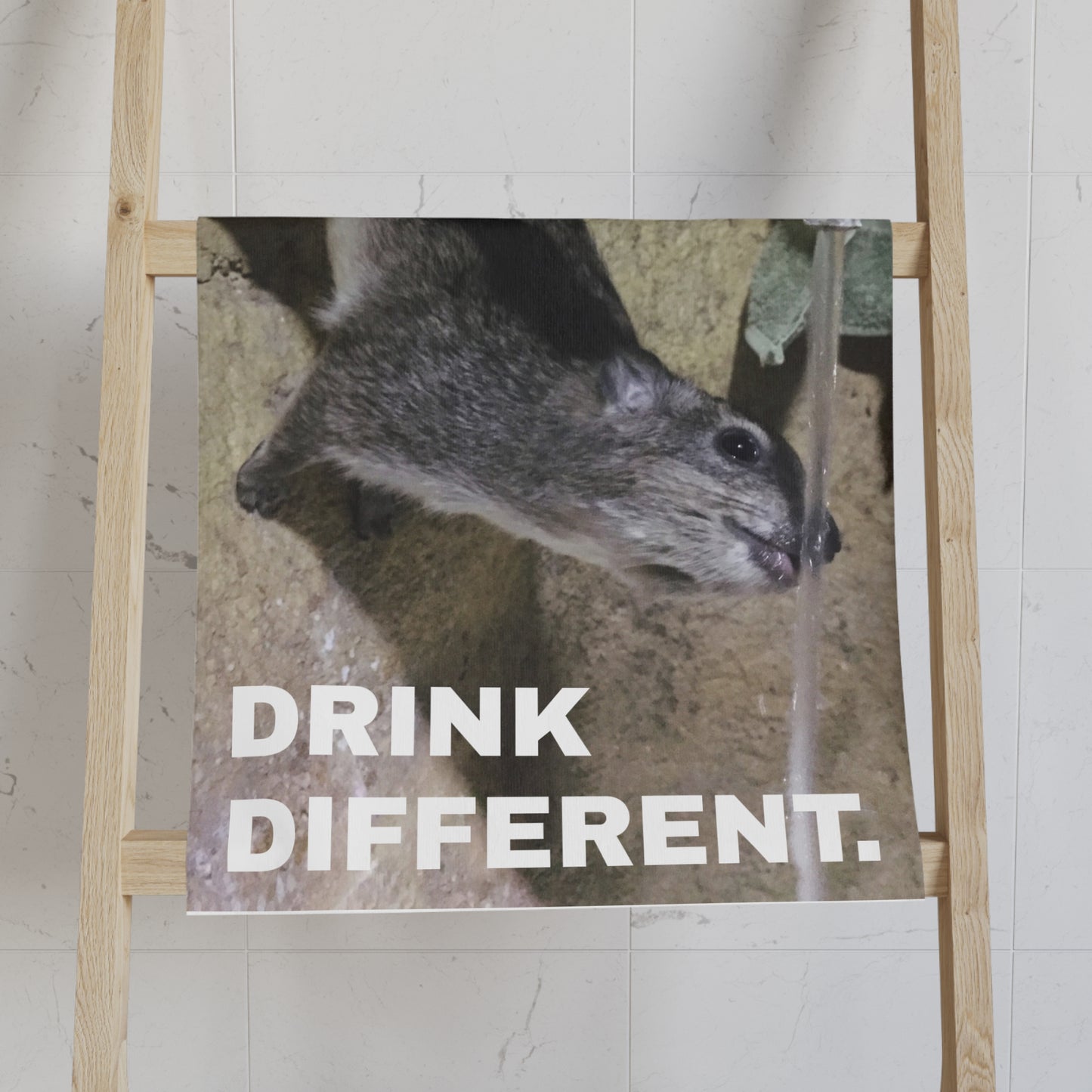 SQUIGGY Drinking Faucet Hand Towel – Cute Wildlife Photo Beach Vibe